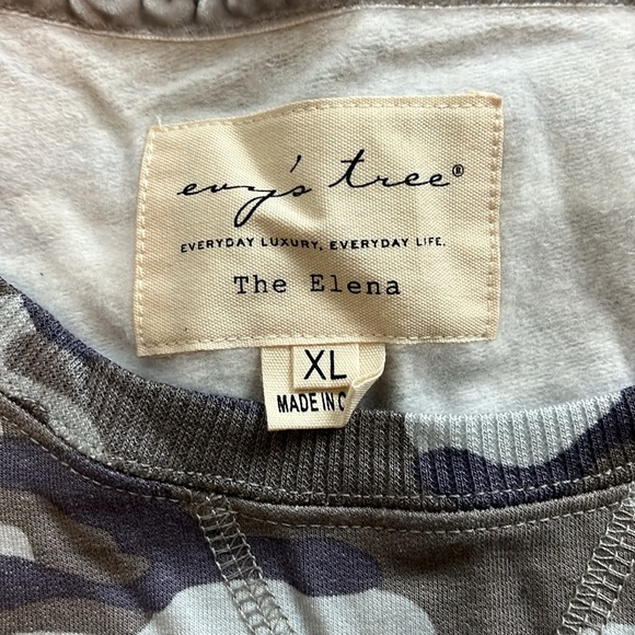 Evy’s Tree Elena Sweatshirt in Camo size XL - Picture 3 of 4
